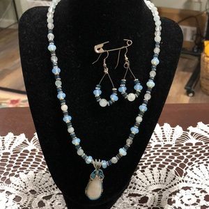 🔴3/25 sale Moonstone necklace